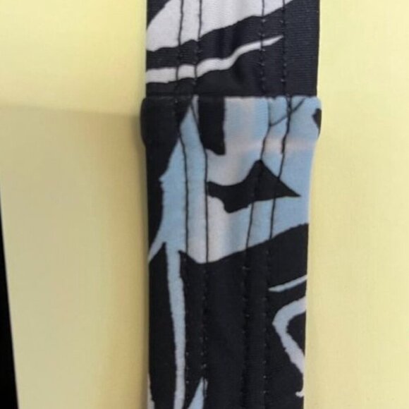 Hurley Ink Fresco Floral One-Piece Swimsuit – Black & White – Size M – Gently Us - Picture 9 of 9